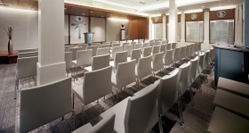 チャペルは日曜サービスや結婚式、命名式といった教会員やゲストの集会に利用されます。